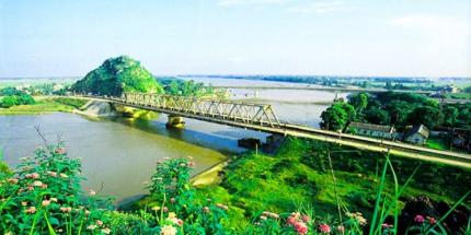 Khám Phá Cầu Hàm Rồng: Biểu Tượng Kiêu Hãnh Bên Dòng Sông Mã