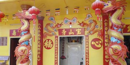 Chùa Đất Sét - Cổ Tự Lâu Đời Với Hàng Ngàn Bức Tượng Đất Sét