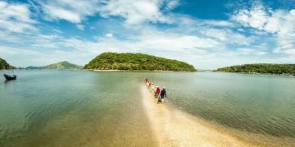 Vịnh Xuân Đài: Thiên Đường Biển Đẹp Hoang Sơ Ở Phú Yên