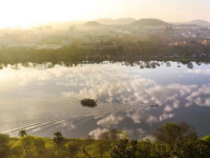 Sông Hương - Khám Phá Nét Đẹp Thơ Mộng Của Vùng Đất Cố Đô Huế
