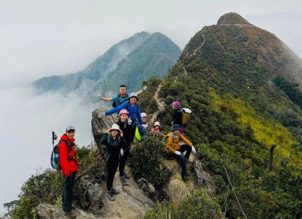 Trekking Tà Xùa: Hành trình bước giữa mây trời Tây Bắc