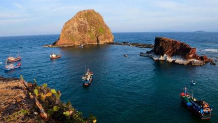 Hòn Yến Cảnh Sắc Đại Dương Bao La, Vẻ Đẹp Rực Rỡ Muôn Màu